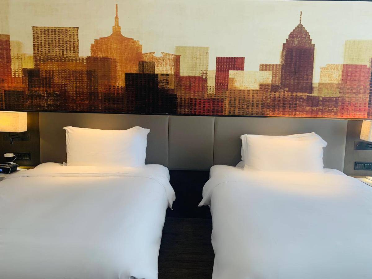 Mercure Shanghai Hongqiao Railway Station Екстер'єр фото